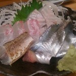 Funatake - 刺し盛り。石垣鯛、小庄鯛、カマス、サンマ