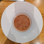 La Stalla - マゴチの頭骨のブロードに紫玉ねぎとトマトのスープ