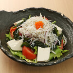 鳴門わかめとしらすの豆腐サラダ