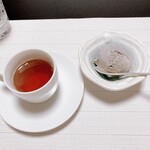 Washoku Oumi Gyuu Shinobi - 紅茶と胡麻アイス