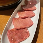 炭火焼肉ホルモン まるは - 