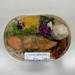 こめらくのこめべん - 銀鮭照焼きと豚しゃぶごまポン弁当 ¥950
