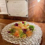 チャコールバル ジュ - スモークサーモン　カルパッチョ