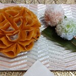 Kanom Thai Cafe - ロータスブロッサム クリスピークッキーと、ココナッツボール