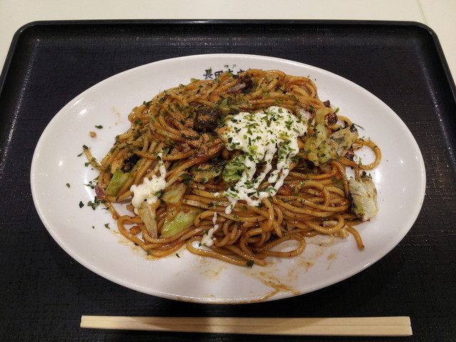 甘いソースがクセになる焼きそば : 長田本庄軒 イオンモール北戸田店