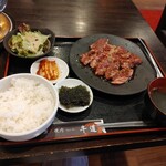 炭火焼肉 牛道 - 