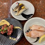 すし 銚子丸 - サーモン炙り　しめ鯖炙り　中落ちネギトロ