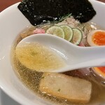 酒肴場 屯 - 香ばしい風味とふっくら奥行きのある出汁感。聞けば鯵干しをたっぷり使っているとのことで、まろやかで深みのある仕上がり