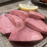 焼肉厨房 ハレルヤ - 厚切り上タン 1408円