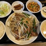 台湾料理 桃園 - レバニラランチ