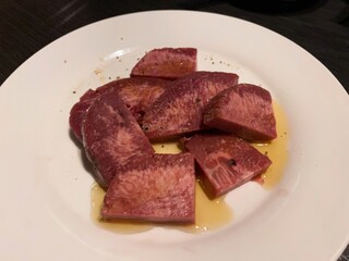 Rengatei - 厚切りの牛タンです！食べ放題でこの厚さ、凄い。