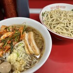ラーメン二郎 - ラーメン（900円）＋つけ変更（100円）＋味うずら（100円）＋SUPERキムチ（100円）、ニンニクコール