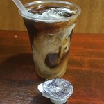 キッチン ブルー グローブ - ミルクを入れます