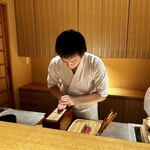 日本料理FUJI - スリッ、スリッと心地よいリズムで削ってくれます♪