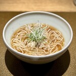 日本料理FUJI - ■ドウマンガニの冷たいラーメン
      もともと、その日のお魚の出汁で作っている贅沢ラーメンなのですが、さらに天城シャモの出汁をスープに加え、具材には出始めのドウマンガニ。
      こんな多層な美味しさ、罪ですね。