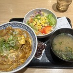 吉野家 - 親子丼とサラダお味噌汁セット 