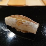 日本橋蛎殻町 すぎた - ナカズミ　(出世魚　シンコ→コハダ→ナカズミ→コノシロ)