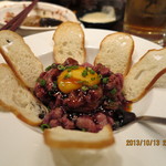 イタリアン酒場 TAKEYA - 炙り馬ユッケ！独特のソース