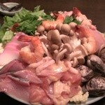 海庵 勇魚 - 栄光鍋に投入前のボリューム満点の新鮮な食材。