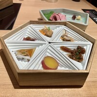 最飛び飛騨牛 しゃぶすき家 馬喰一代 名古屋WEST - 前菜盛り合わせ（パストラミ、太刀魚の南蛮漬け、きのこマリネ、ごぼうしぐれ煮、鳴門レモン煮、キクラゲ煮凝り）