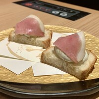 最飛び飛騨牛 しゃぶすき家 馬喰一代 名古屋WEST - 飛騨牛生ハムとゴルゴンゾーラムースの（お通し）