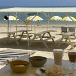 食堂かりか - エビカレーとエッグカレー（ご飯は一食分しか写ってません）