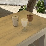 食堂かりか - 左からバナナラッシー、ラッシー、アイスチャイ