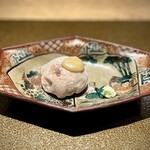 Nihon Ryouri Fuji - ■焼き落花生豆腐
                落花生は、おおまさりという品種だそう。
                なんとも香り高く、そのままでも良し、甘い味噌田楽や山葵といただいても極上。
                素晴らしいオープニング♪
                「きっと今日もすごいぞ」と思わせる。