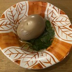 Mori Meshi - 丁寧な煮卵。三つ葉が浮かぶ薄味な出汁で楽しむ絶品卵を一度ご賞味あれ。