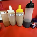 ラーメン鬼首 - 卓上調味料