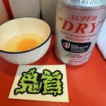 ラーメン鬼首 - 生卵、ステッカー、ビール