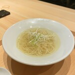 焼鳥 鐡 - 本日の鶏のスープを使った塩ラーメン