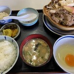 てらさき - 料理写真:すき焼定食＝950円