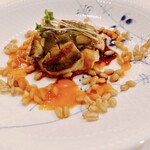 アカーチェ - 蝦夷鮑の白ワイン蒸し、肝スープとバルサミコソース、スペルト小麦・里芋のフリコ添え