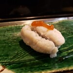 末広寿司 - 鱧(梅肉のせ)