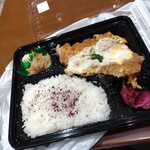とんかつ まるや - カツ煮弁当　全景