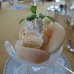 サンパーラー - ピーチパフェ_バニラアイス