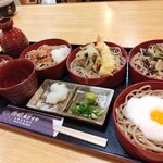 Ebisuya - とろろ、山菜、天ぷら、おろし、盛りのお味が楽しめるセット