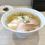 麺屋 伊藤 - 白醤油らーめん 鯖鯵鰯節ごはん