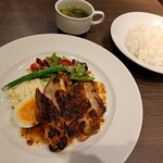 Taberuna Iru Piatto - お肉のランチ(1100円)　チキングリル・サラダ・ライス・スープ