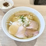 麺屋 伊藤 - 白醤油らーめん 鯖鯵鰯節ごはん