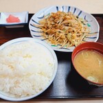 白樺 - ホルモン焼き定食(950円)