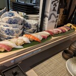 Kuzushi Sushi Kappou Kurage - 圧巻の16貫盛り。