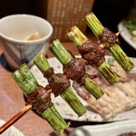 もつ焼とテール デンスケ - ネギに肉巻き