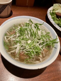 Motsuyaki To Teru Densuke - テールスープ　まずネギをスープに沈めてから頂きます。