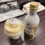 ファミリーマート - 料理写真:食べる牧場スフレプリン、スパークリングワイン