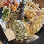 手打ち蕎麦処 嵯峨 - 天ぷら盛り合わせに海老天追加！