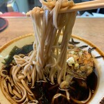 Sobadokoro Yorimichi - 多田製粉謹製の蕎麦粉を打った麺、染まる前にリフトす！　救出に成功。