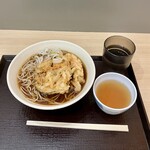 いわもとＱ - 朝のかき揚げそば410円、蕎麦湯