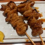 もつ焼きパラダイス富士 - 串盛3種の1つ シロ